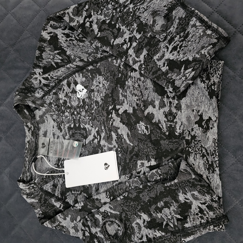 WOMEN'S BEST Black and Gray Crop Top with Urban Camouflage